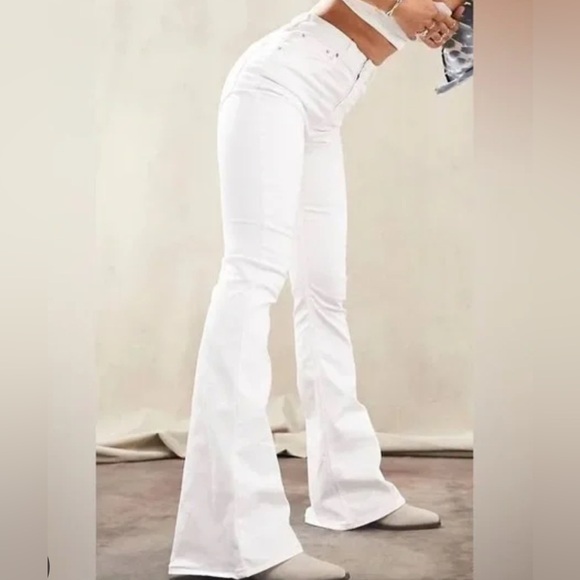 Zara Denim - Zara White Flare Fit full length denim jeans sz 38 / 6